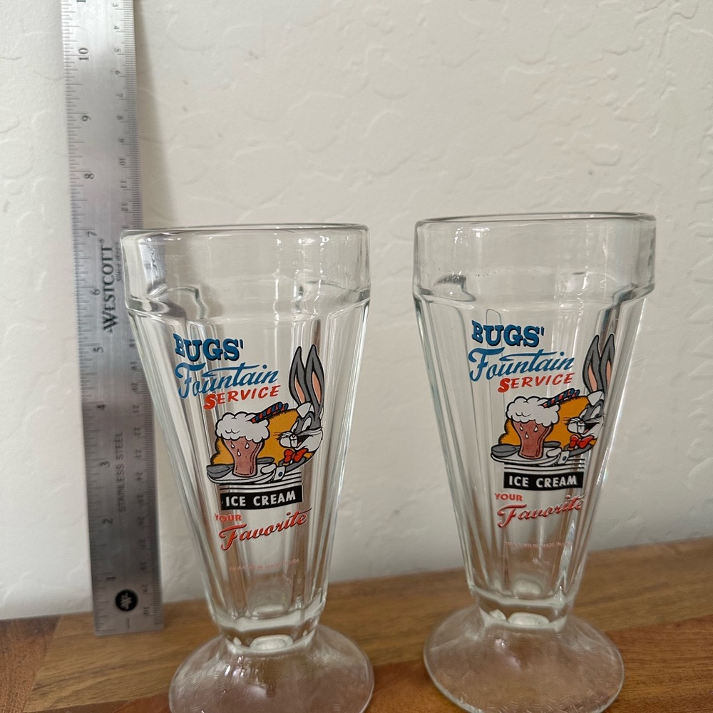 Set of 2 Bugs Bunny Fountain Service Ice Cream Glasses - Clear